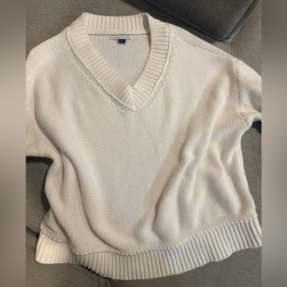 American Eagle Outfitters V-Neck Cream Sweater